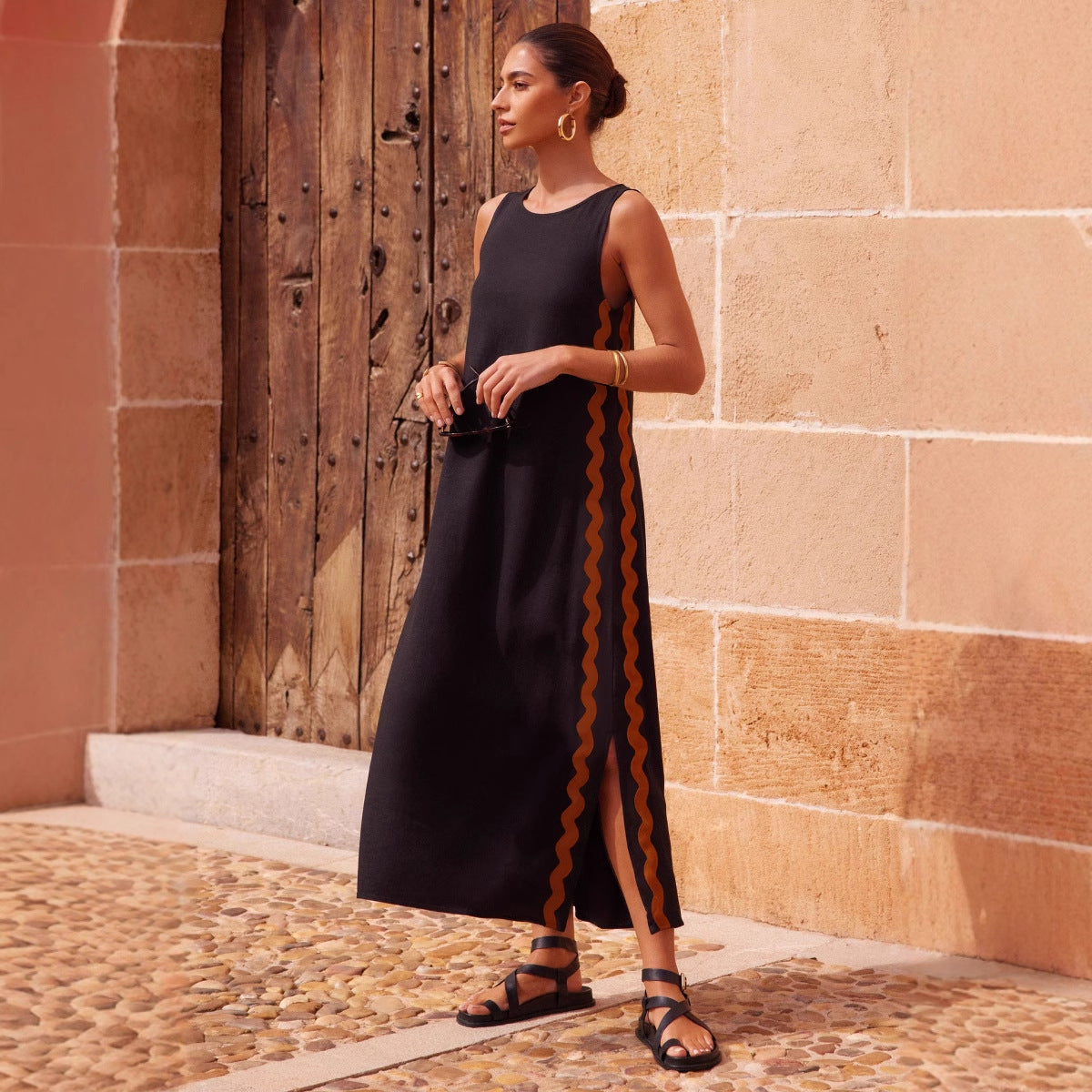 FRANCINE – Sukienka bez rękawów z okrągłym dekoltem i rozcięciem | Stylowa i minimalistyczna