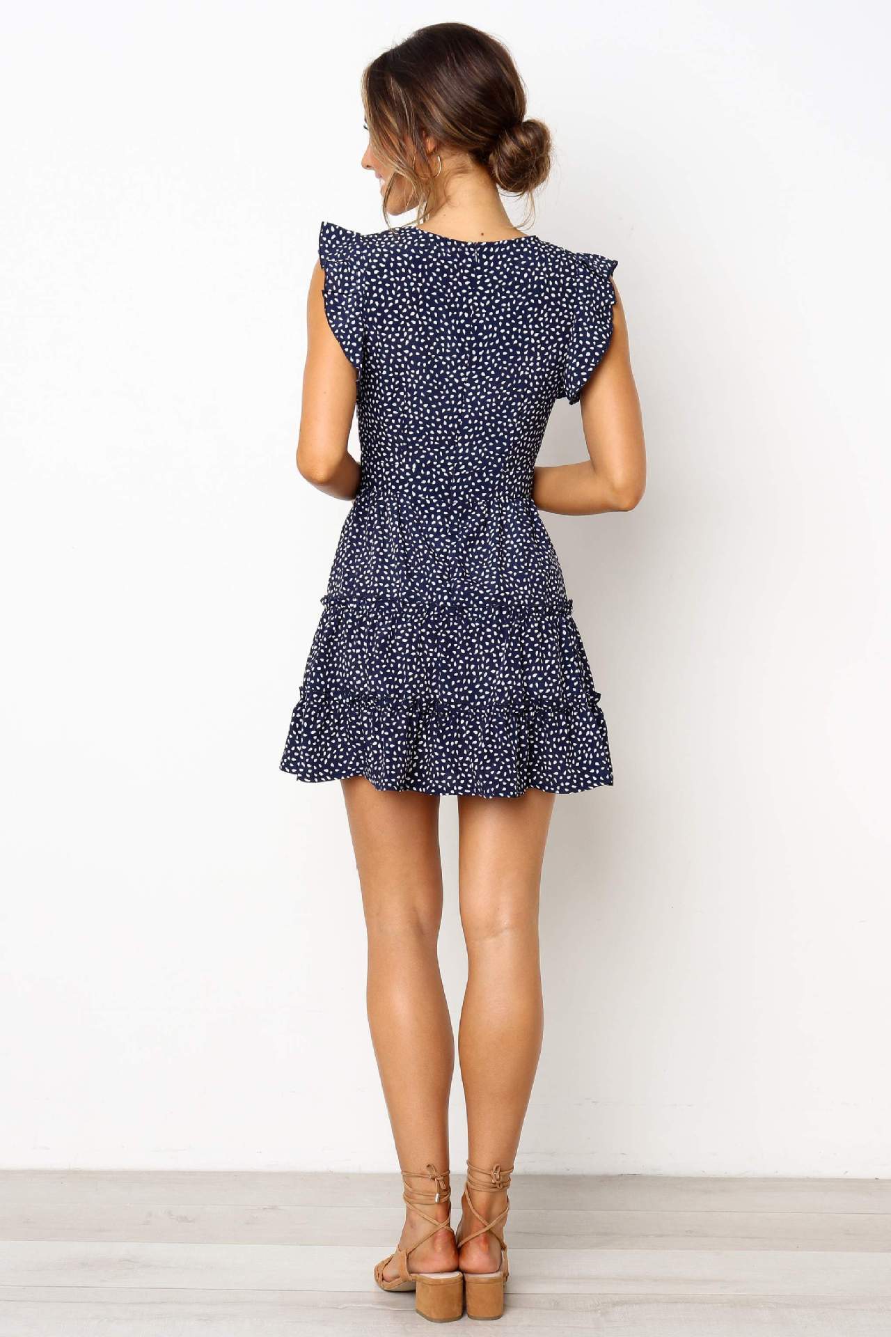 VALÉRIE – Krótka sukienka z dekoltem w kształcie litery V – Lekka i kobieca