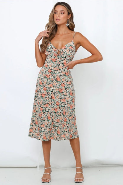 Kwiatowa sukienka midi z wąskimi ramiączkami – Kobieca i swobodna