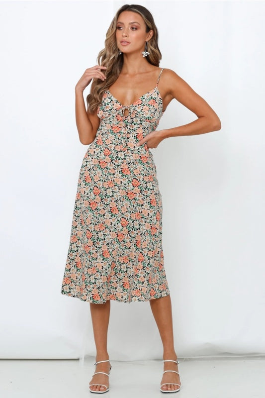 Kwiatowa sukienka midi z wąskimi ramiączkami – Kobieca i swobodna