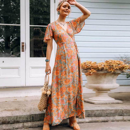 LUCILLE – Kwiatowa sukienka kopertowa z krótkim rękawem | Lekka i przewiewna maxi sukienka