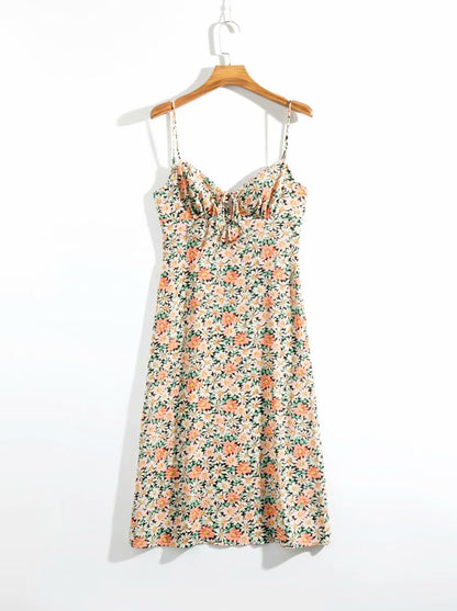 Kwiatowa sukienka midi z wąskimi ramiączkami – Kobieca i swobodna