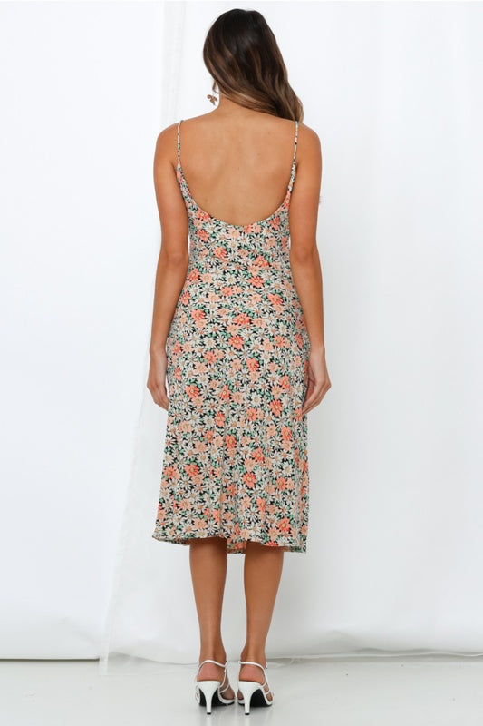 Kwiatowa sukienka midi z wąskimi ramiączkami – Kobieca i swobodna