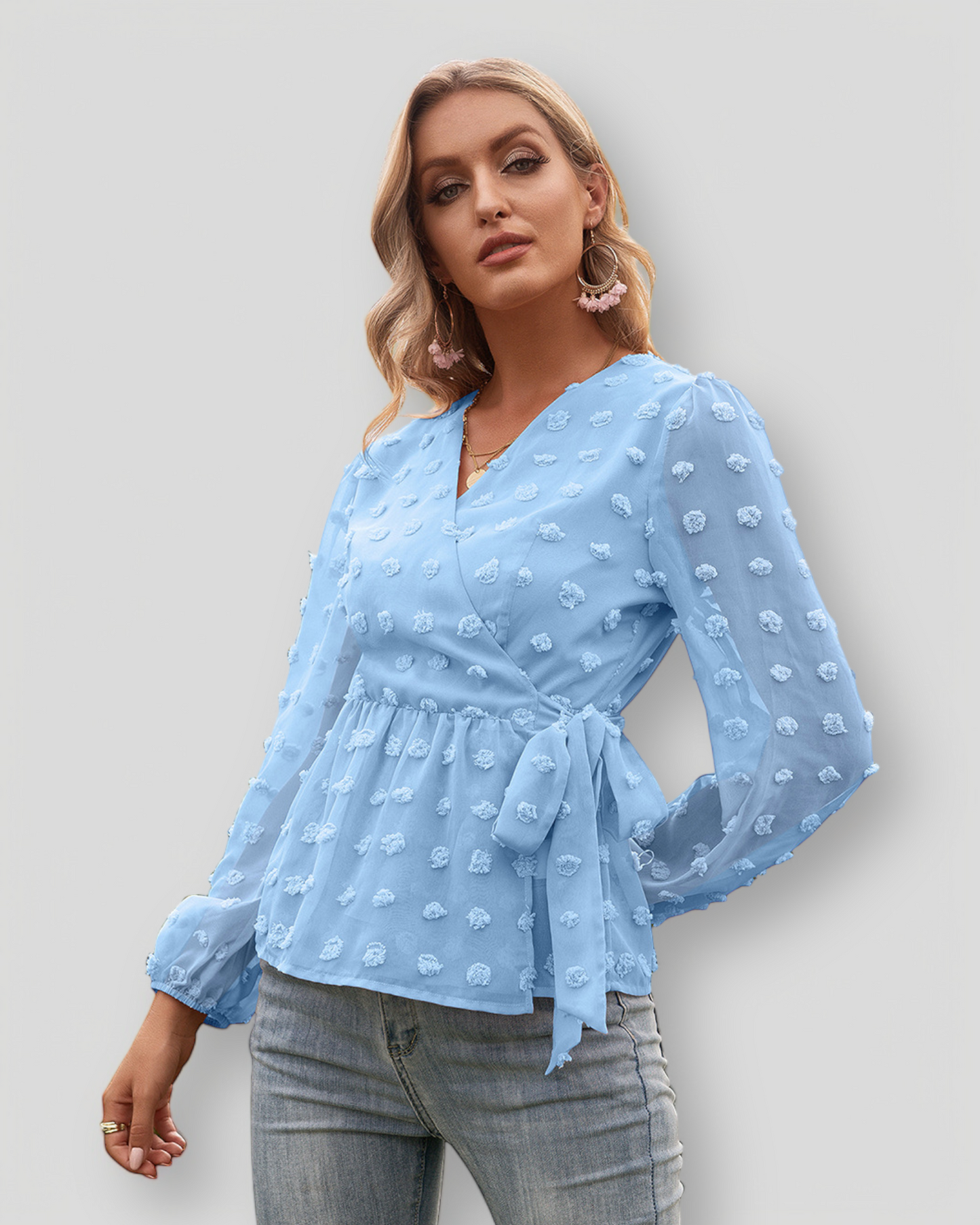 ÉLISE – Elegancka bluzka z dekoltem w kształcie V z dekoracyjnymi kropkami | Lekka i podszyta