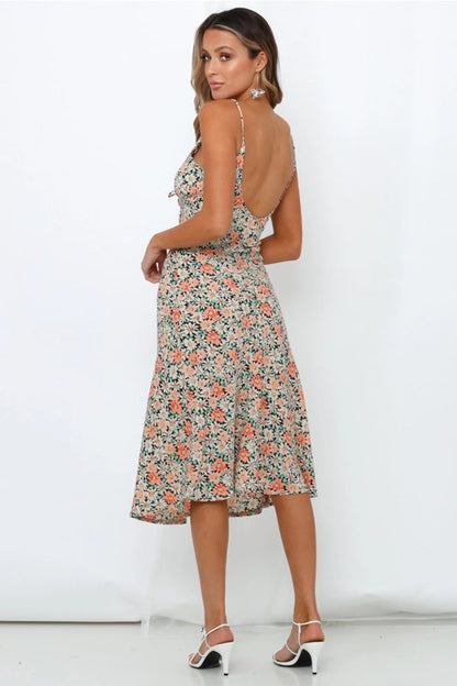 Kwiatowa sukienka midi z wąskimi ramiączkami – Kobieca i swobodna