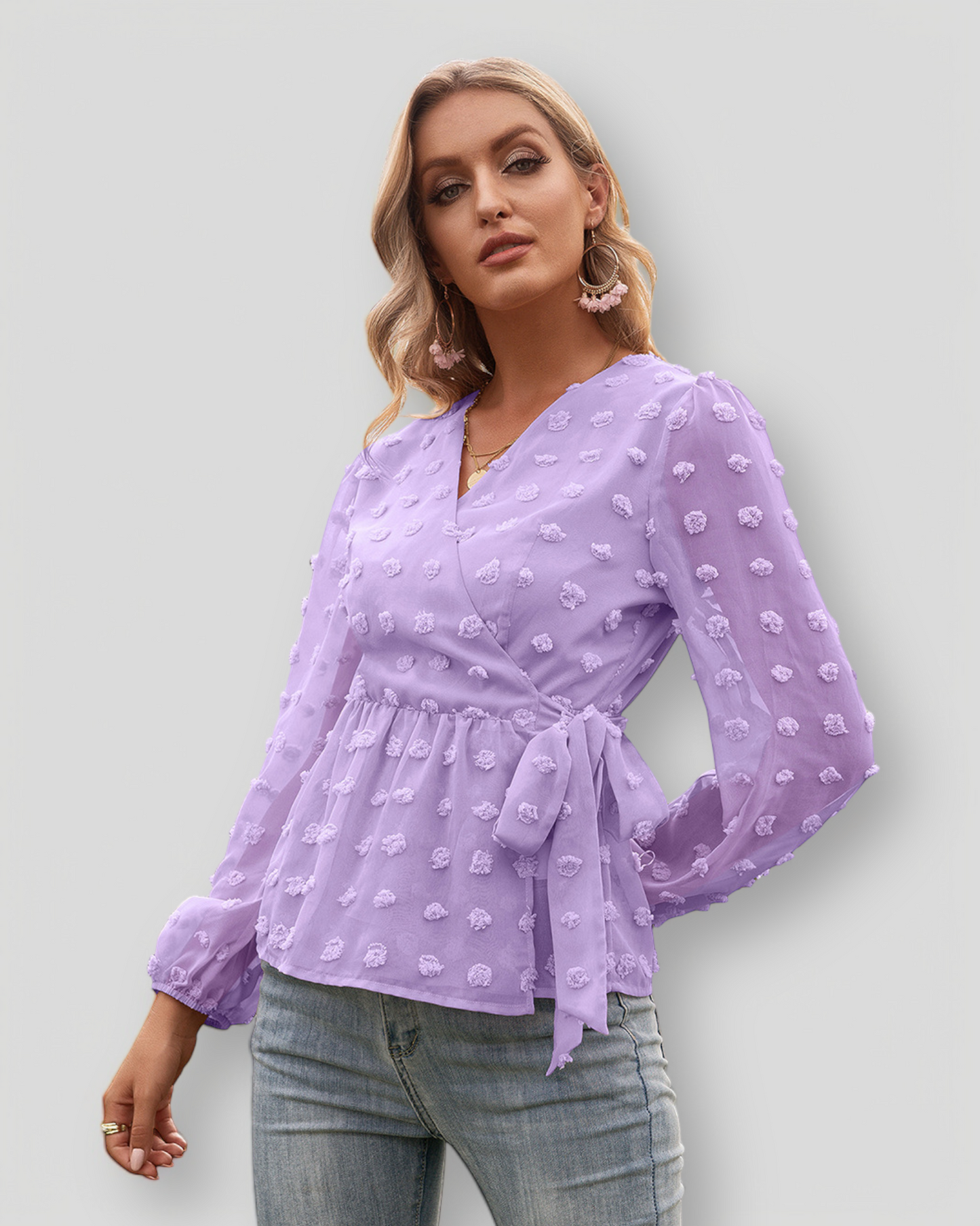 ÉLISE – Elegancka bluzka z dekoltem w kształcie V z dekoracyjnymi kropkami | Lekka i podszyta