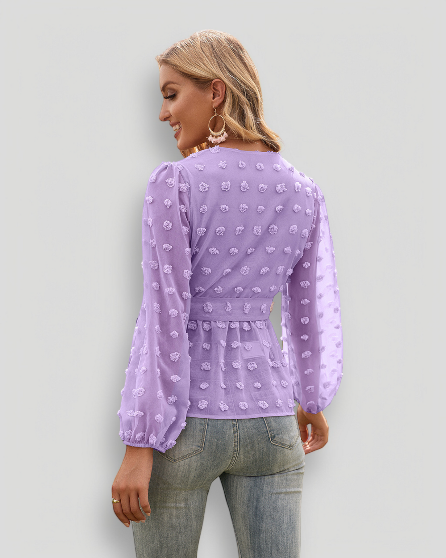 ÉLISE – Elegancka bluzka z dekoltem w kształcie V z dekoracyjnymi kropkami | Lekka i podszyta